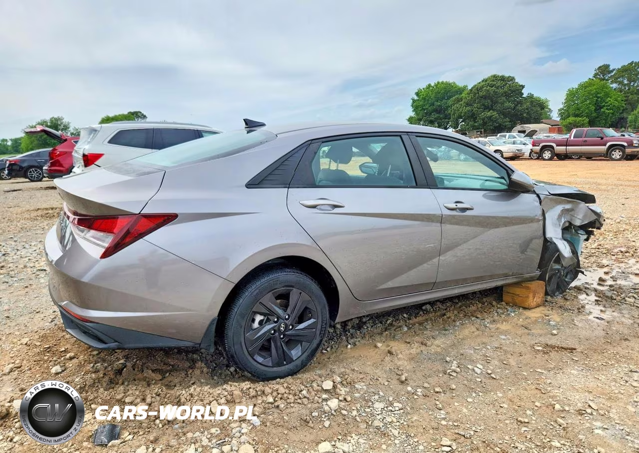2022 Hyundai Elantra Sel VIN:KMHLM4AG6NU216645 - 3
