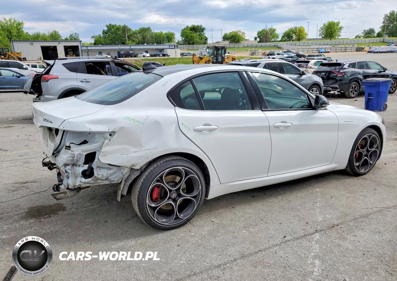 2024 Alfa Romeo Giulia Ti VIN:ZARFANBN2R7687876 - 3