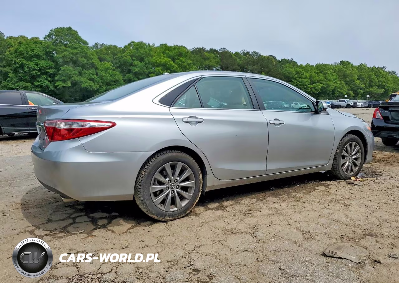 2016 Toyota Camry Xle VIN:4T4BF1FK6GR571891 - 3