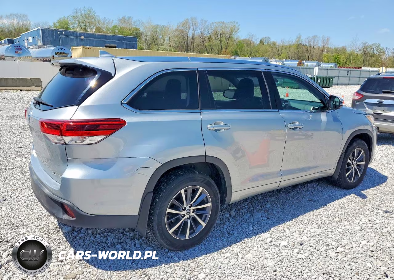 2017 Toyota Highlander Xle VIN:5TDJZRFH2HS438801 - 3