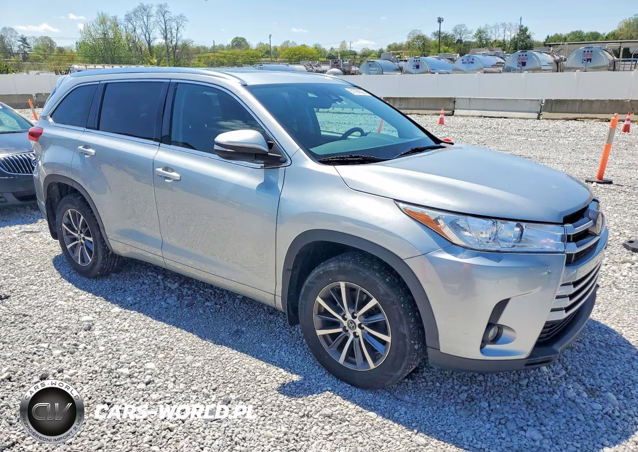 2017 Toyota Highlander Xle VIN:5TDJZRFH2HS438801 - 4