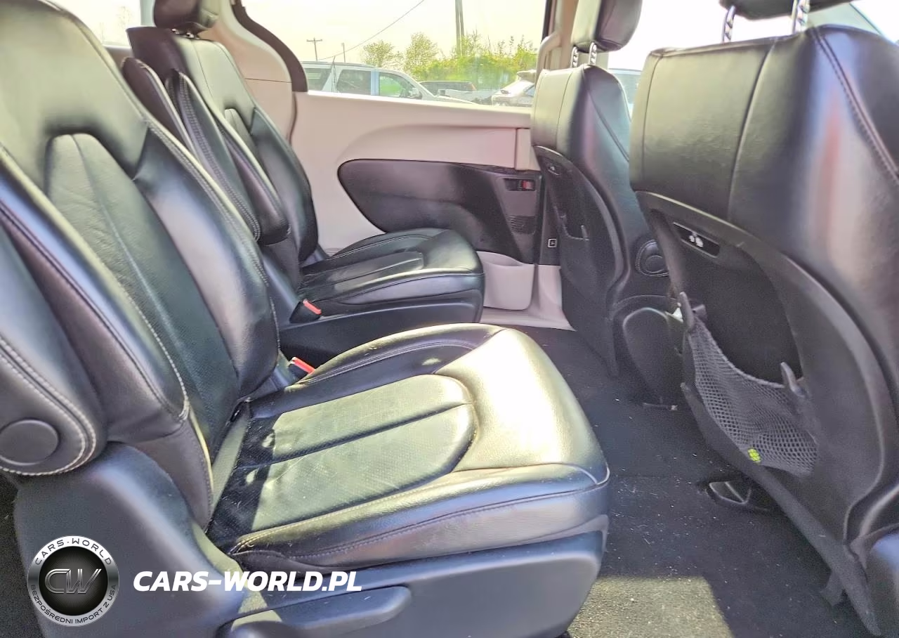 2022 Chrysler Pacifica Hybrid Touring L VIN:2C4RC1L72NR134891 - 11