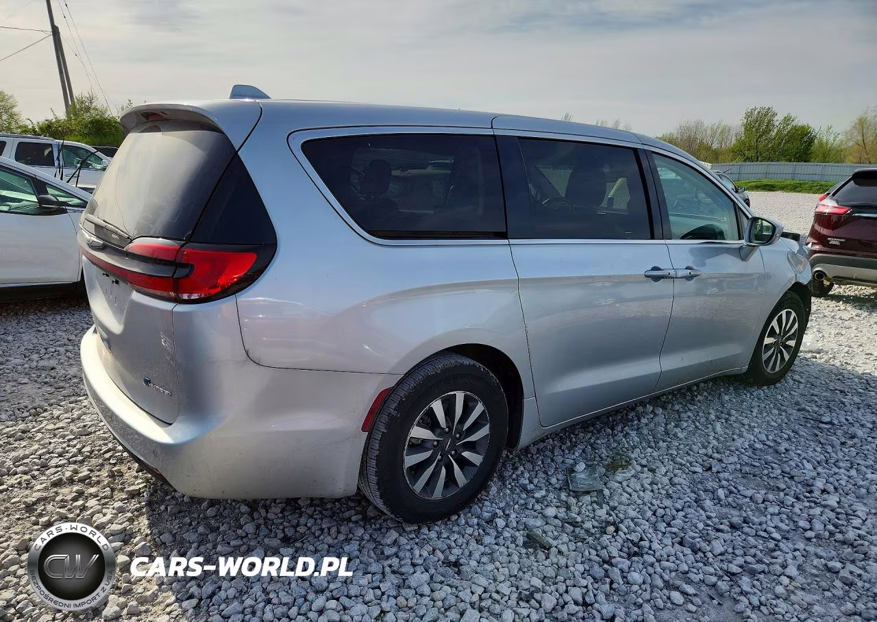 2022 Chrysler Pacifica Hybrid Touring L VIN:2C4RC1L72NR134891 - 3