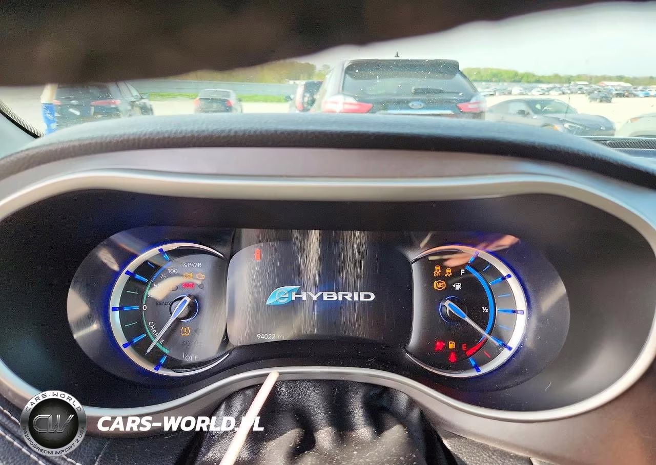 2022 Chrysler Pacifica Hybrid Touring L VIN:2C4RC1L72NR134891 - 9
