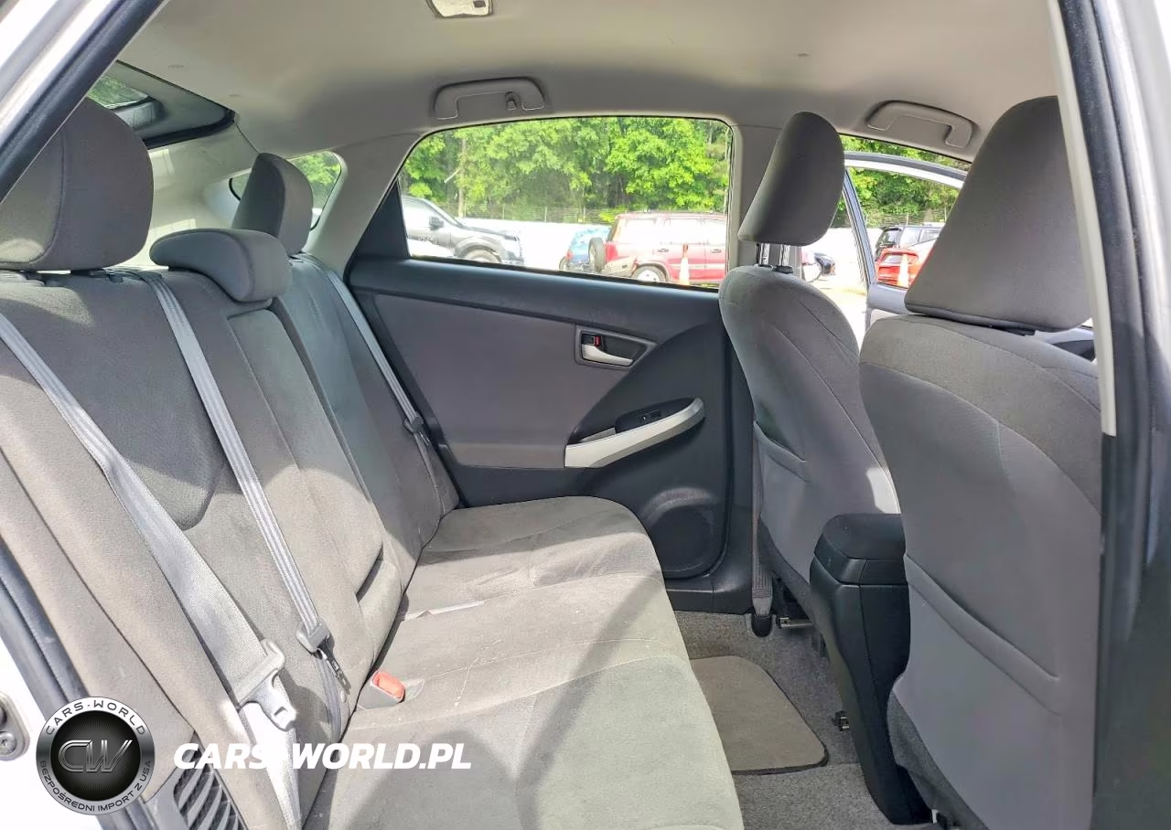 2015 Toyota Prius Two VIN:JTDKN3DU4F0433046 - 10