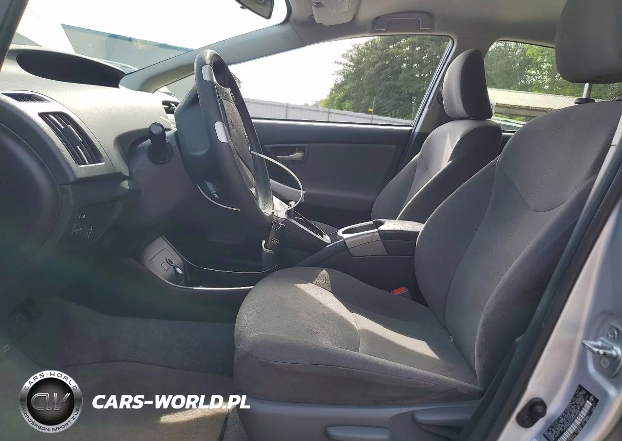 2015 Toyota Prius Two VIN:JTDKN3DU4F0433046 - 7