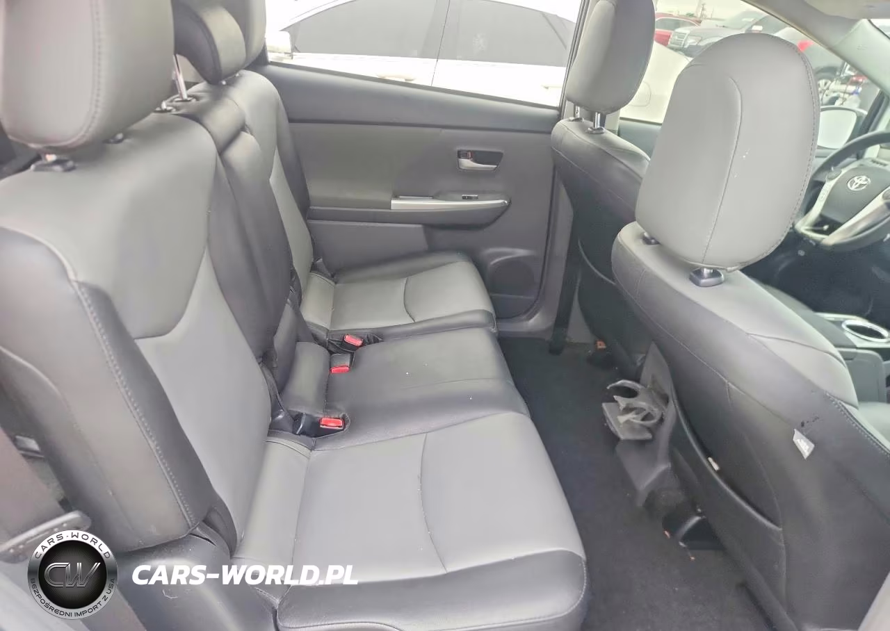 2013 Toyota Prius V Three VIN:JTDZN3EU2D3228981 - 10