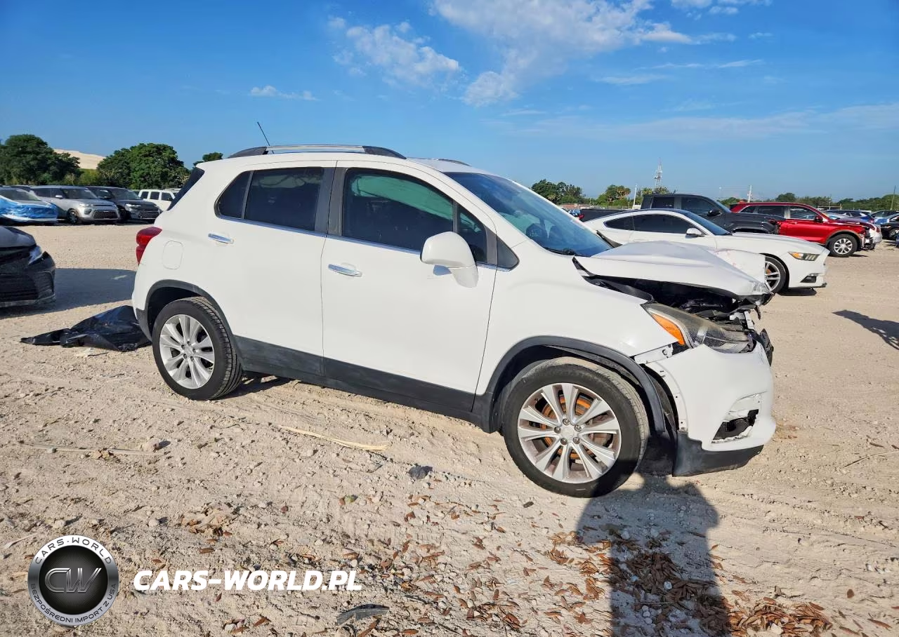 2017 Chevrolet Trax Premier VIN:3GNCJMSBXHL141843 - 4