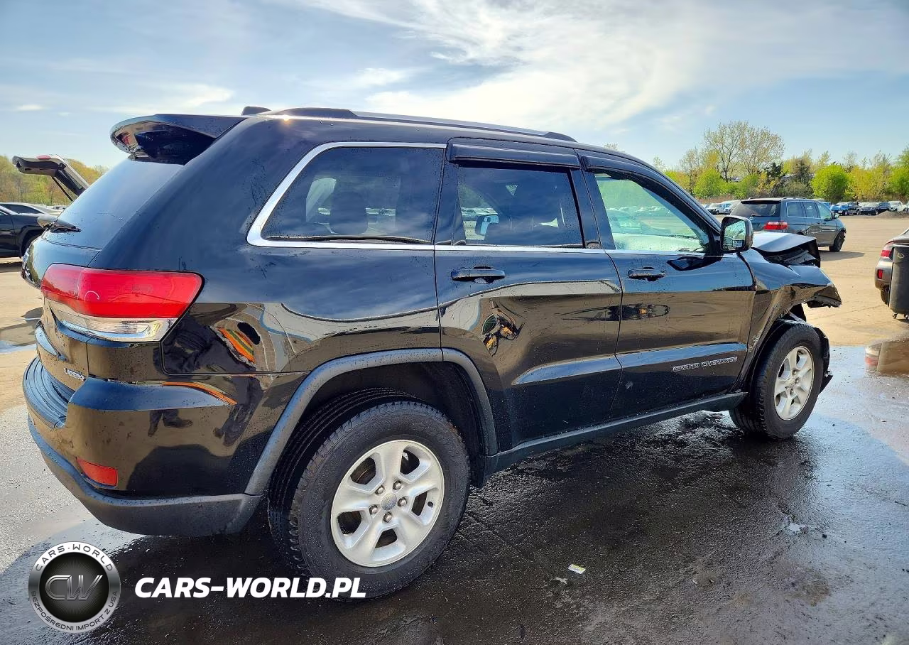 2017 Jeep Grand Cherokee Laredo VIN:1C4RJFAGXHC634834 - 3