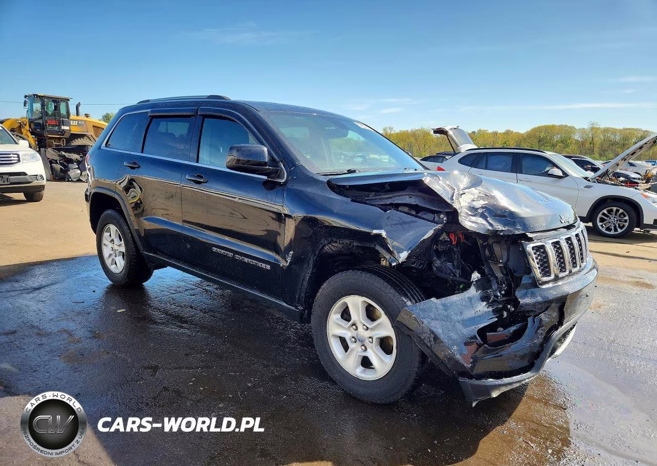 2017 Jeep Grand Cherokee Laredo VIN:1C4RJFAGXHC634834 - 4