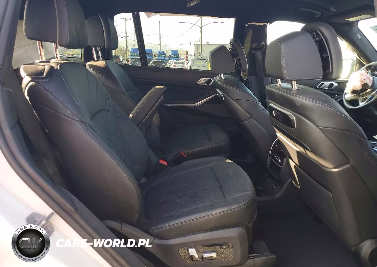 2023 BMW X7 xDrive40I VIN:5UX23EM03P9P31050 - 11