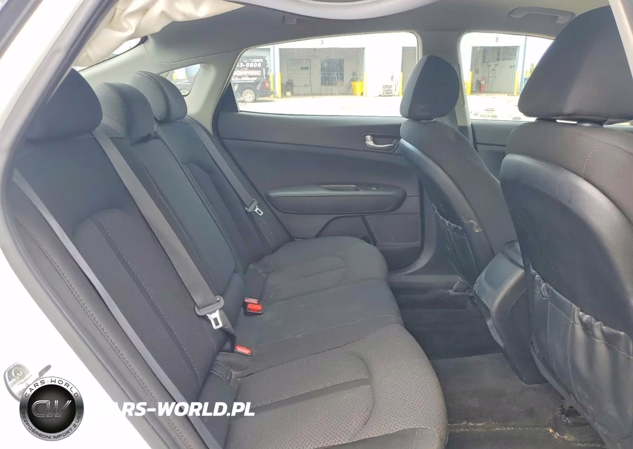 2018 Kia Optima Lx VIN:5XXGT4L35JG252572 - 10