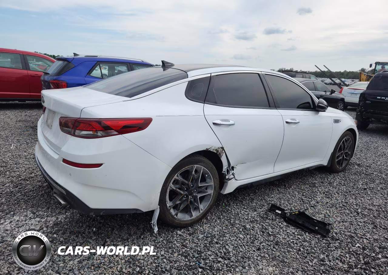 2020 Kia Optima Special Edition VIN:5XXGT4L33LG441921 - 3