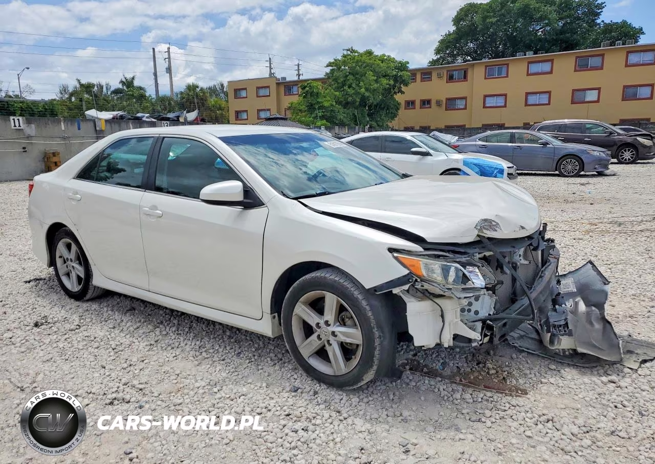 2014 Toyota Camry Se VIN:4T1BF1FK6EU444226 - 4