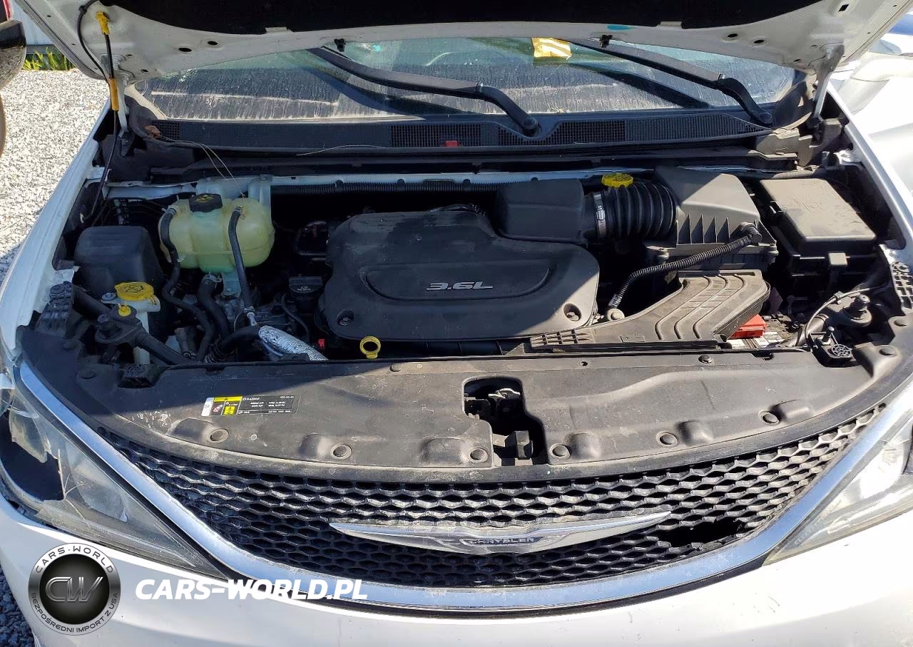 2018 Chrysler Pacifica Limited VIN:2C4RC1GG1JR251642 - 12