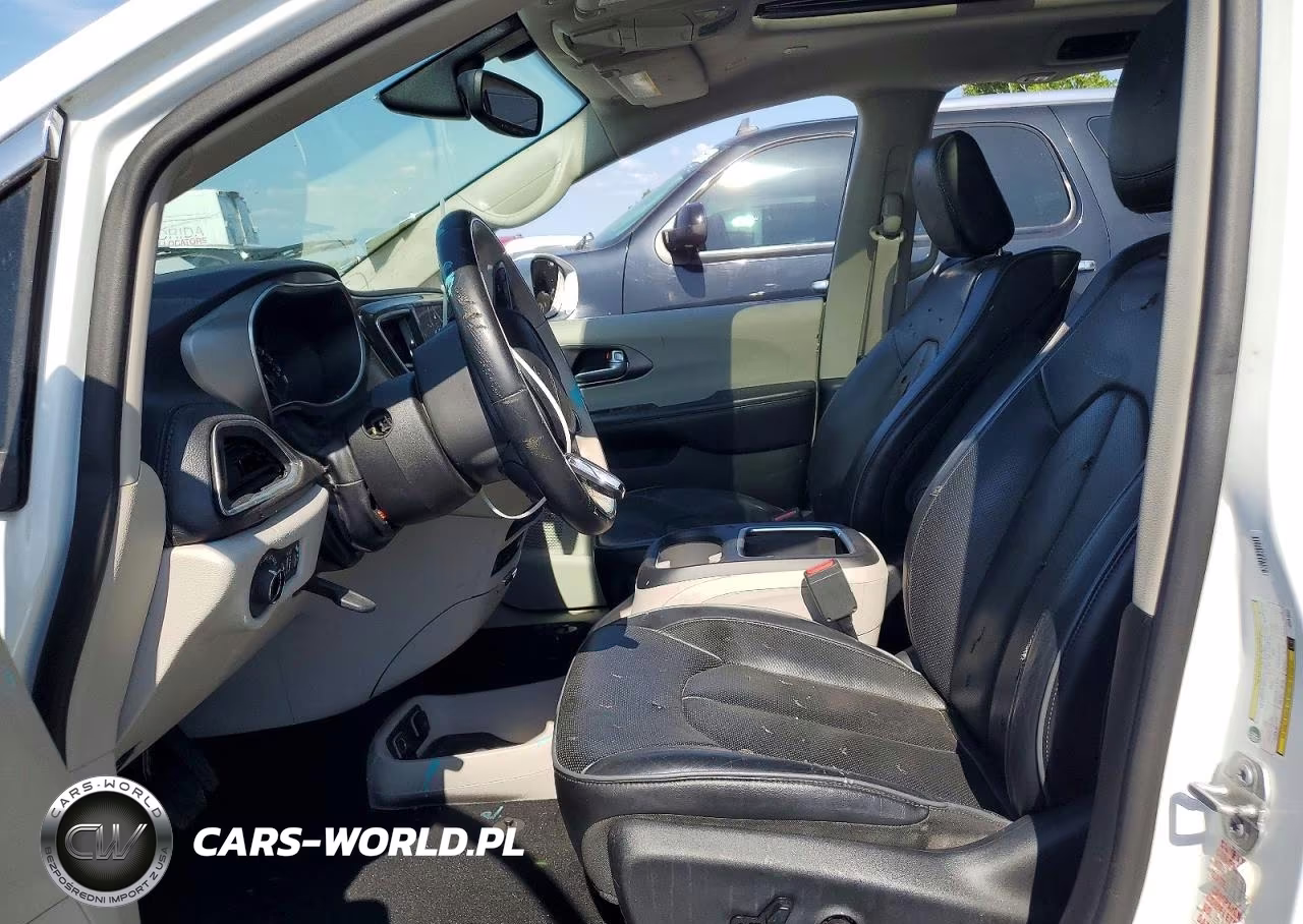 2018 Chrysler Pacifica Limited VIN:2C4RC1GG1JR251642 - 7