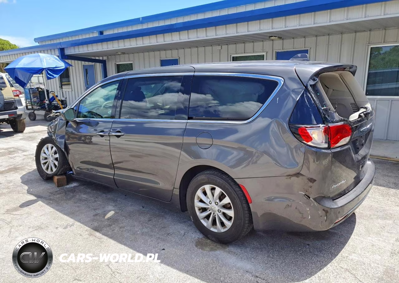 2019 Chrysler Pacifica Touring Plus VIN:2C4RC1FG8KR738081 - 2