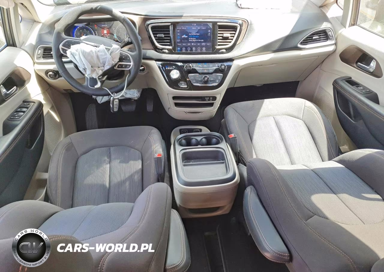 2019 Chrysler Pacifica Touring Plus VIN:2C4RC1FG8KR738081 - 8