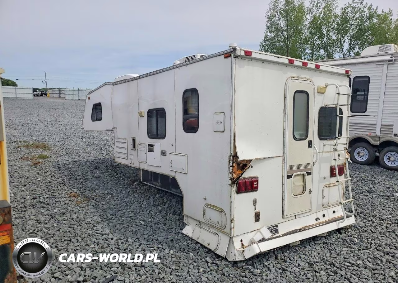 1999 Fleetwood Caribou Camper VIN:1EJ6M1109X2395672 - 3