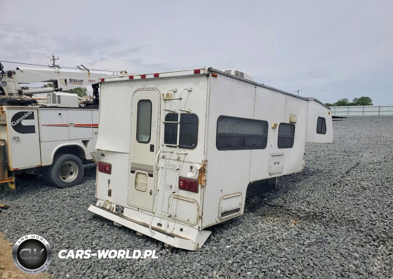 1999 Fleetwood Caribou Camper VIN:1EJ6M1109X2395672 - 4