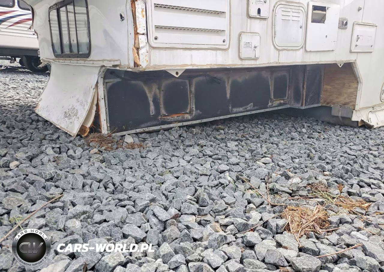 1999 Fleetwood Caribou Camper VIN:1EJ6M1109X2395672 - 7