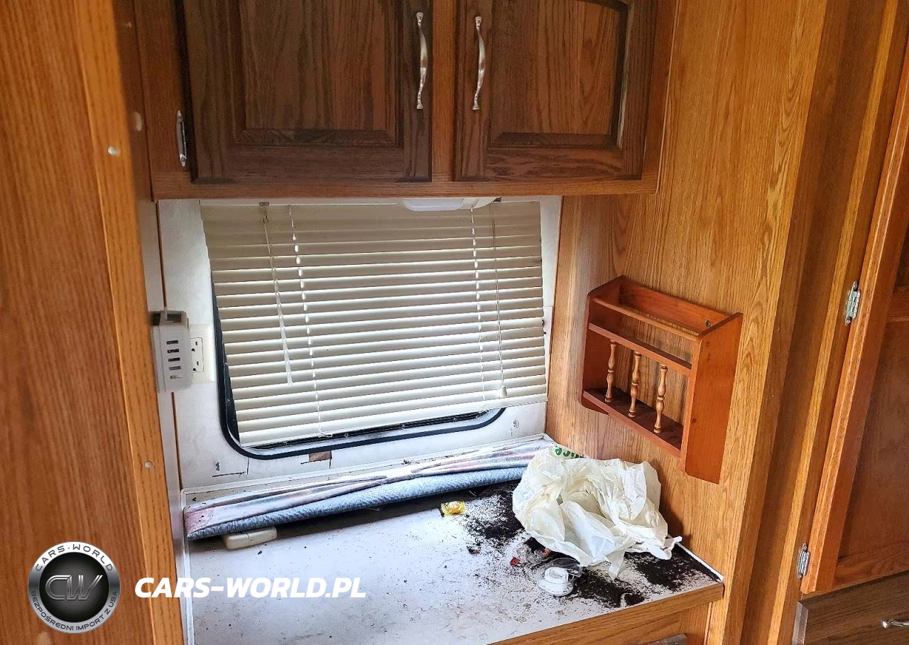 1999 Fleetwood Caribou Camper VIN:1EJ6M1109X2395672 - 9