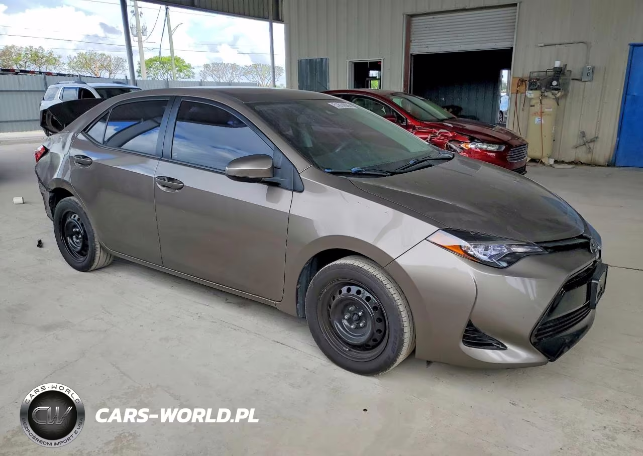 2017 Toyota Corolla Le VIN:5YFBURHE9HP598124 - 4