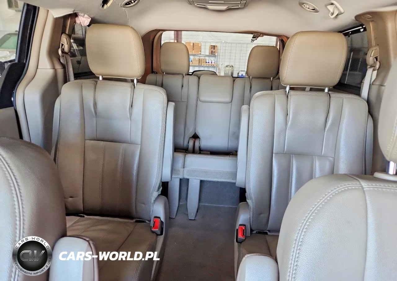 2016 Chrysler Town & Country Touring VIN:2C4RC1BG8GR199913 - 10