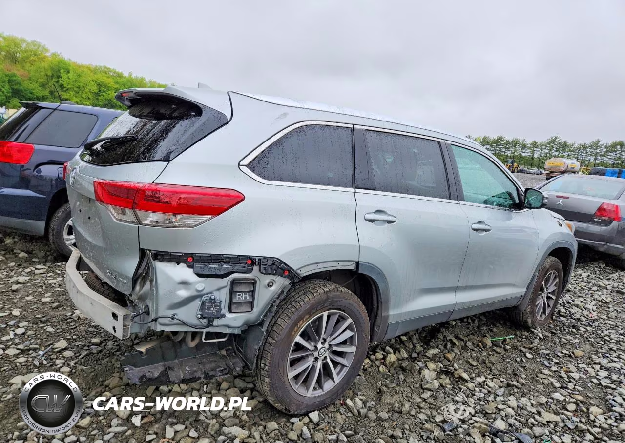 2019 Toyota Highlander Xle VIN:5TDJZRFH9KS622351 - 3
