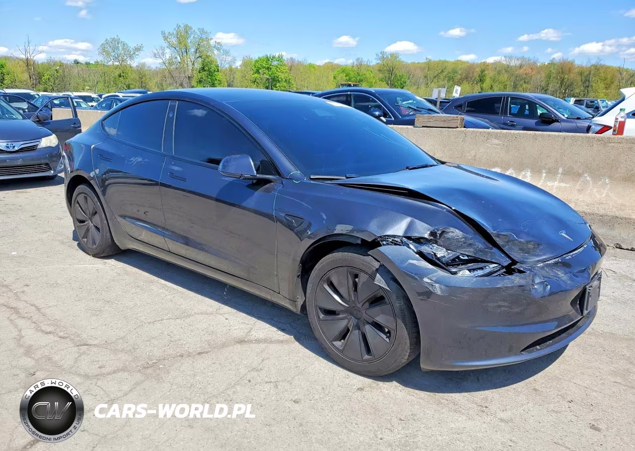 2025 Tesla Model 3 VIN:5YJ3E1EB6SF918659 - 4