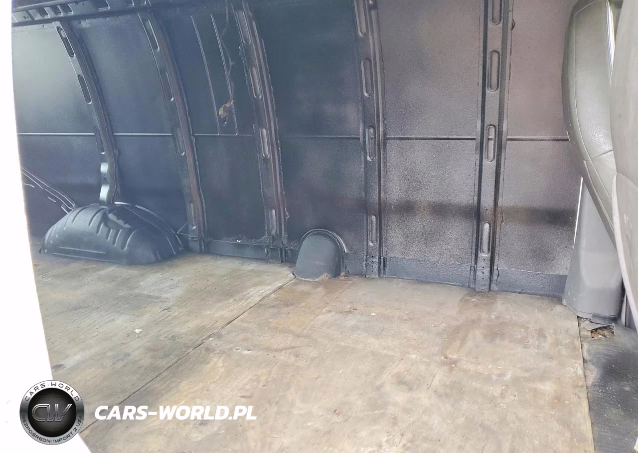 2020 GMC Savana G3500 VIN:1GTZ7HFG3L1147529 - 10