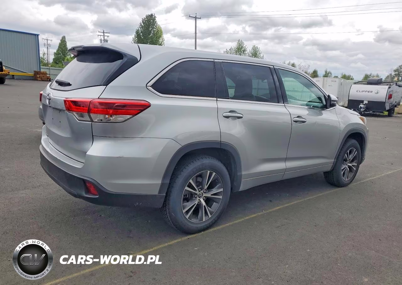 2017 Toyota Highlander Le VIN:5TDZARFH1HS026430 - 3