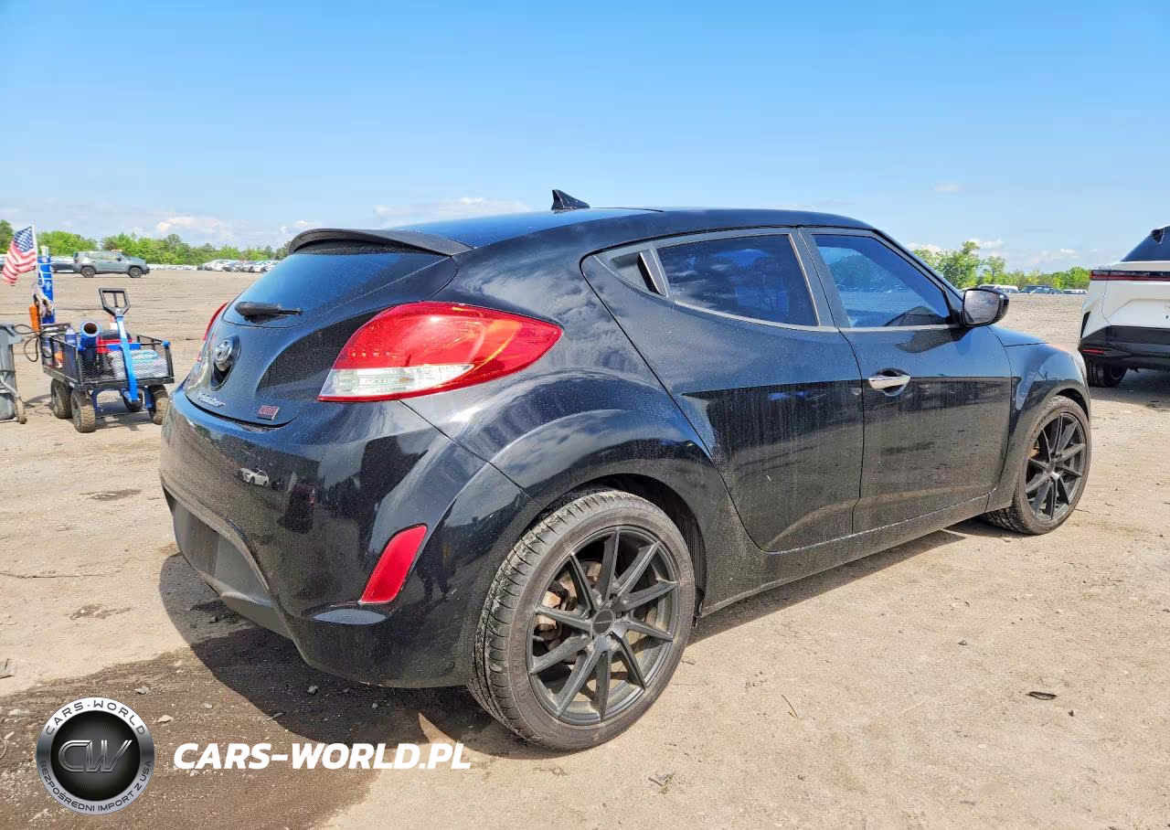 2015 Hyundai Veloster Re:flex VIN:KMHTC6AD2FU218706 - 3