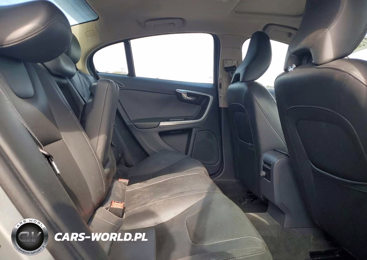 2017 Volvo S60 VIN:YV126MFL2H2421552 - 10