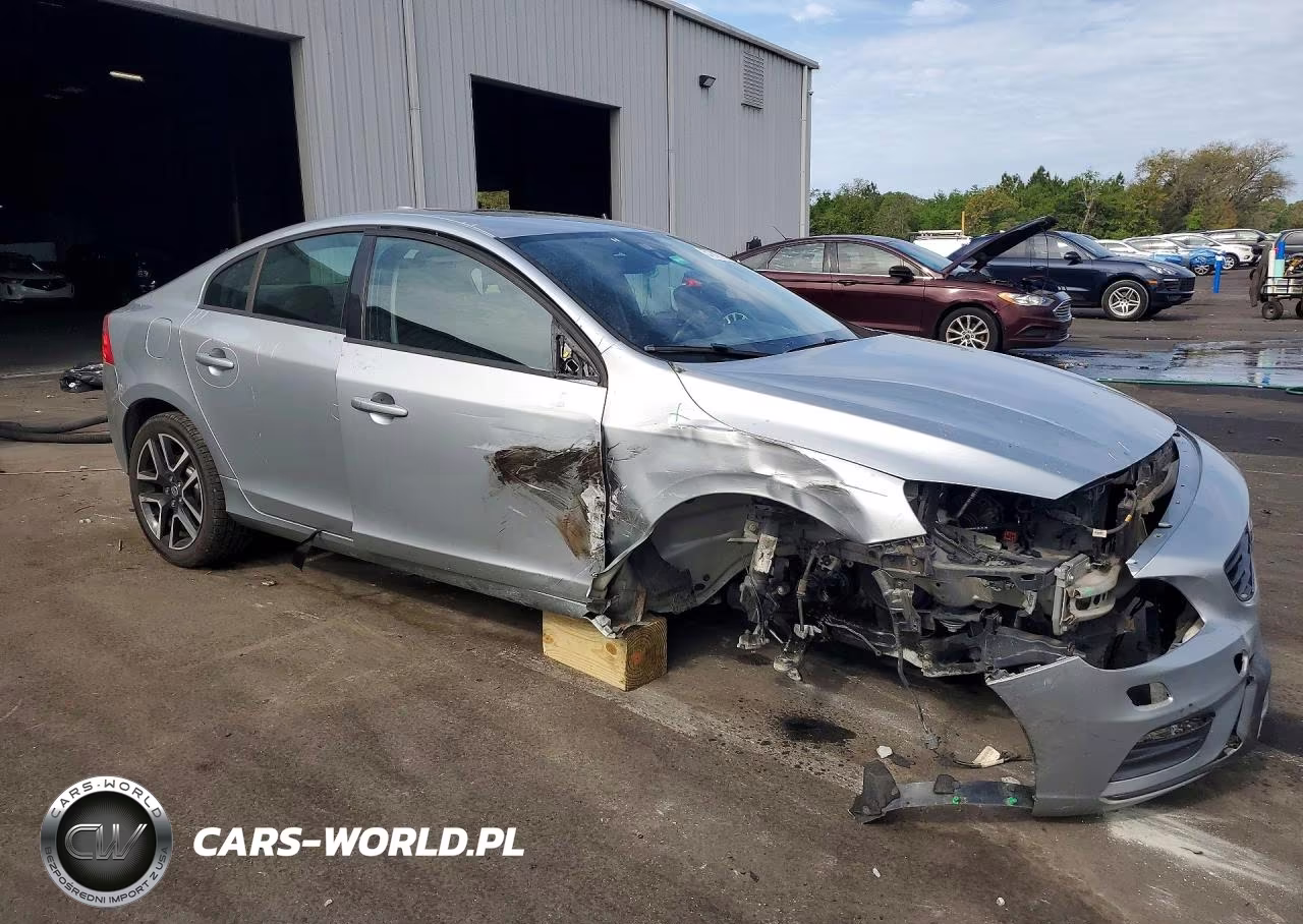 2017 Volvo S60 VIN:YV126MFL2H2421552 - 4