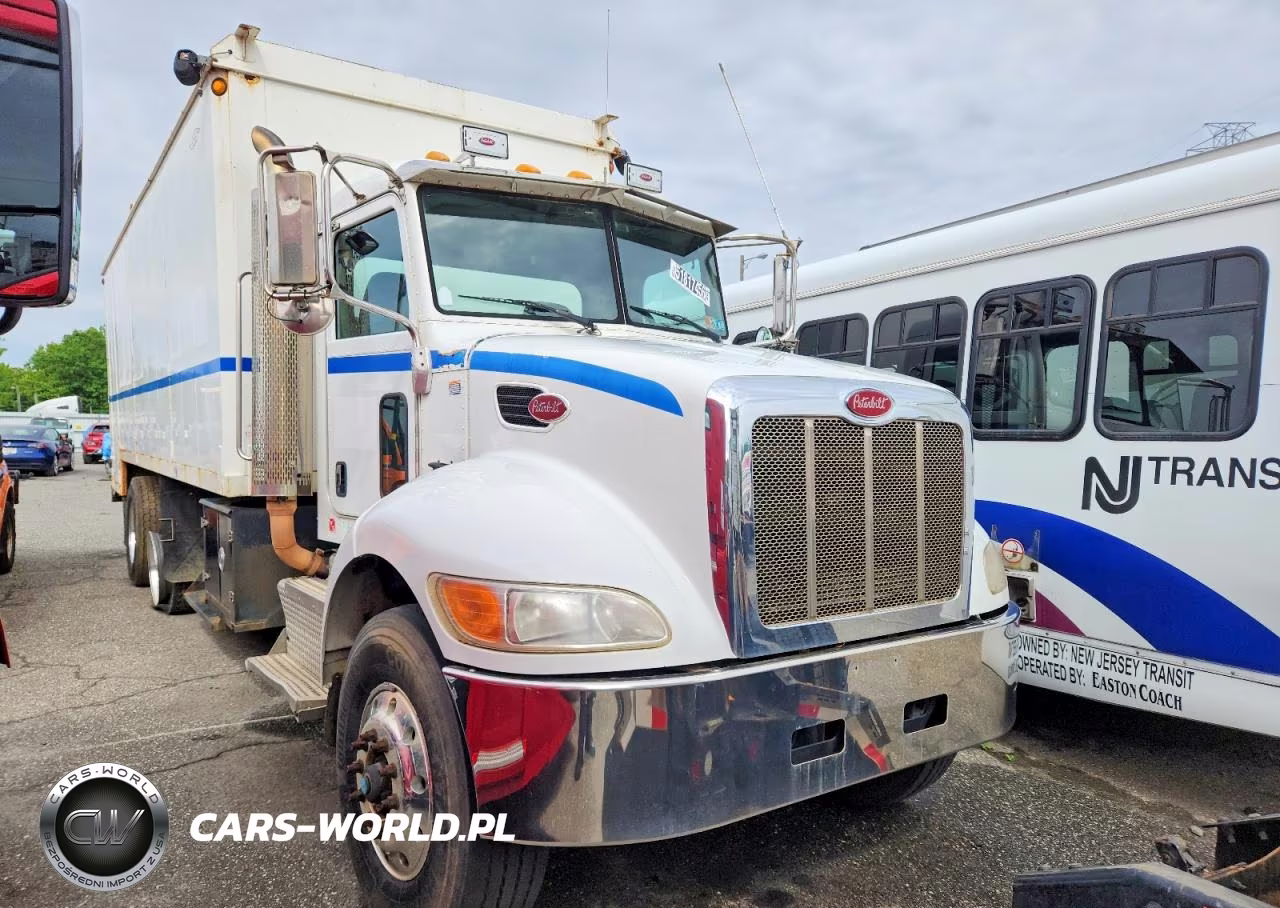 2014 Peterbilt 348 Box Truck