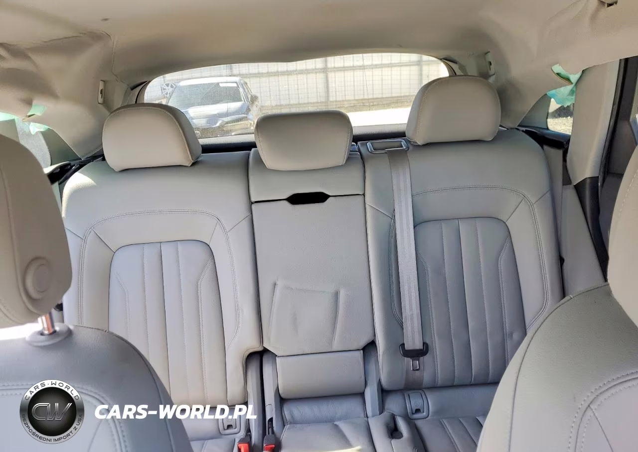 2018 Audi Q5 Premium VIN:WA1ANAFY7J2132214 - 10