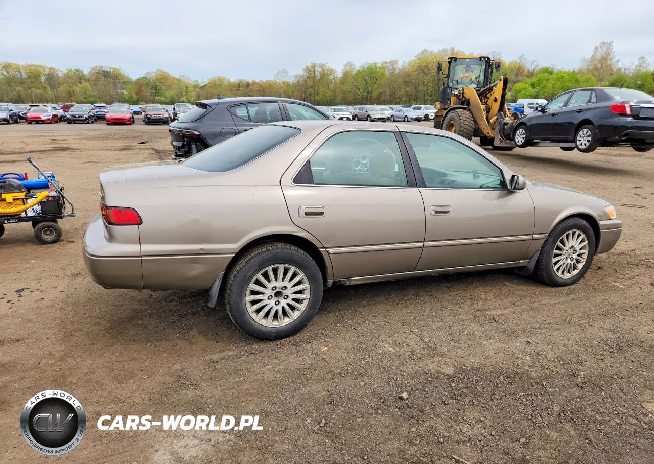 1999 Toyota Camry Le VIN:4T1BG22K0XU585904 - 3