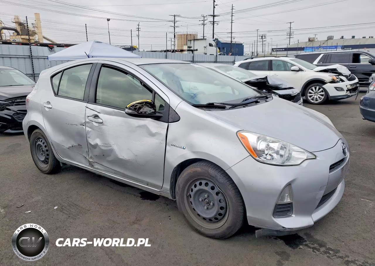 2013 Toyota Prius C Two VIN:JTDKDTB39D1545572 - 4