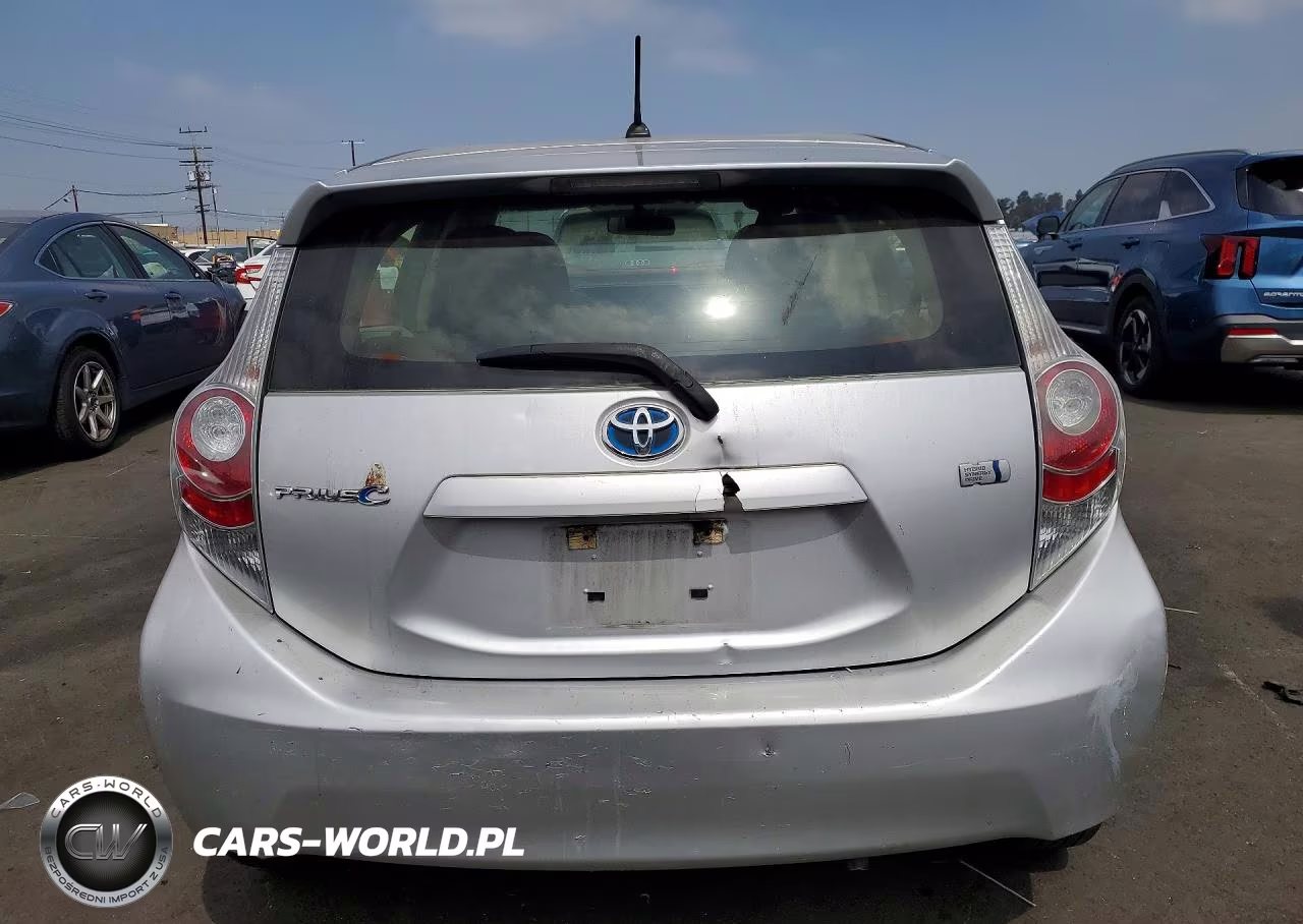 2013 Toyota Prius C Two VIN:JTDKDTB39D1545572 - 6