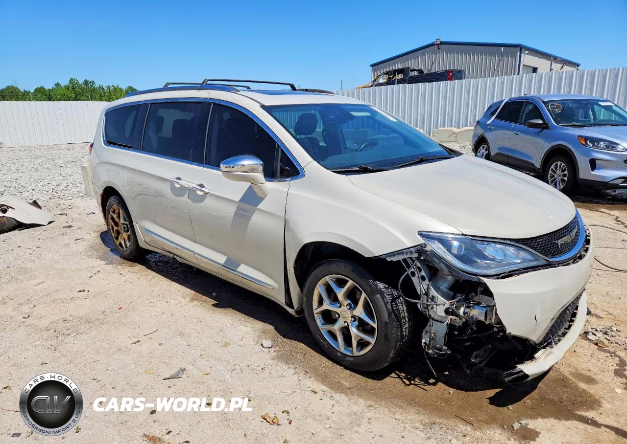 2017 Chrysler Pacifica Limited VIN:2C4RC1GG9HR656741 - 4