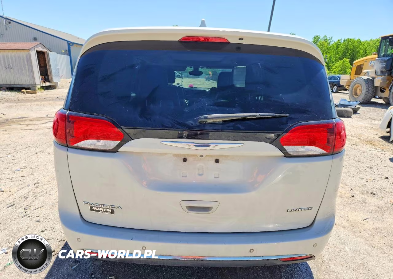 2017 Chrysler Pacifica Limited VIN:2C4RC1GG9HR656741 - 6