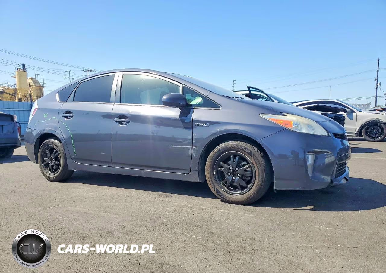 2015 Toyota Prius Two VIN:JTDKN3DU9F1997091 - 4