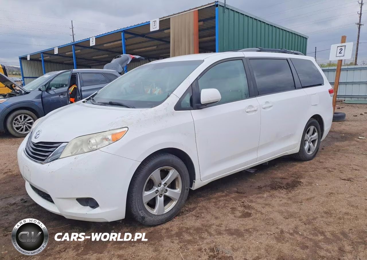 2014 Toyota Sienna – zdjęcie 1 z 13