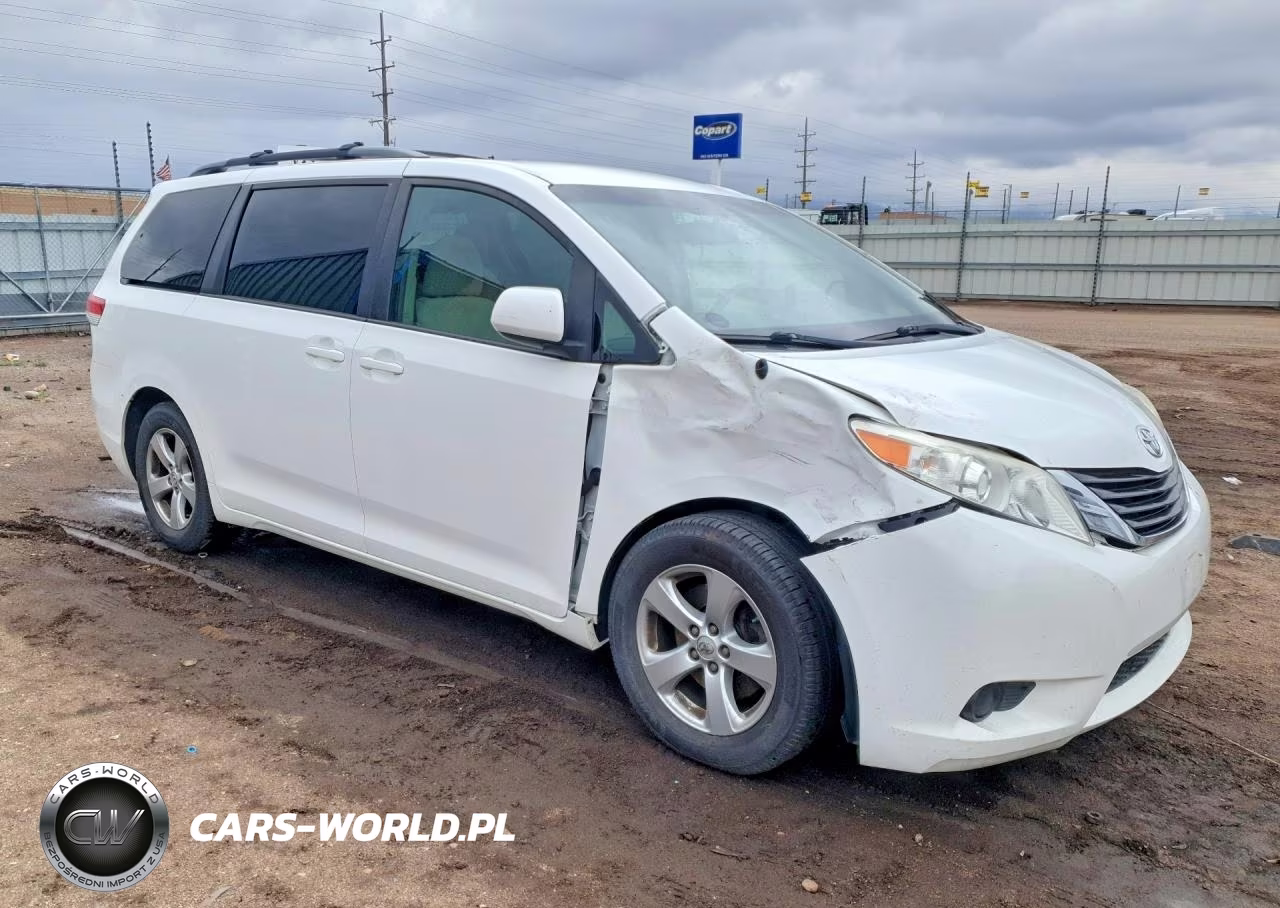 2014 Toyota Sienna VIN:5TDKK3DC8ES426676 - 4