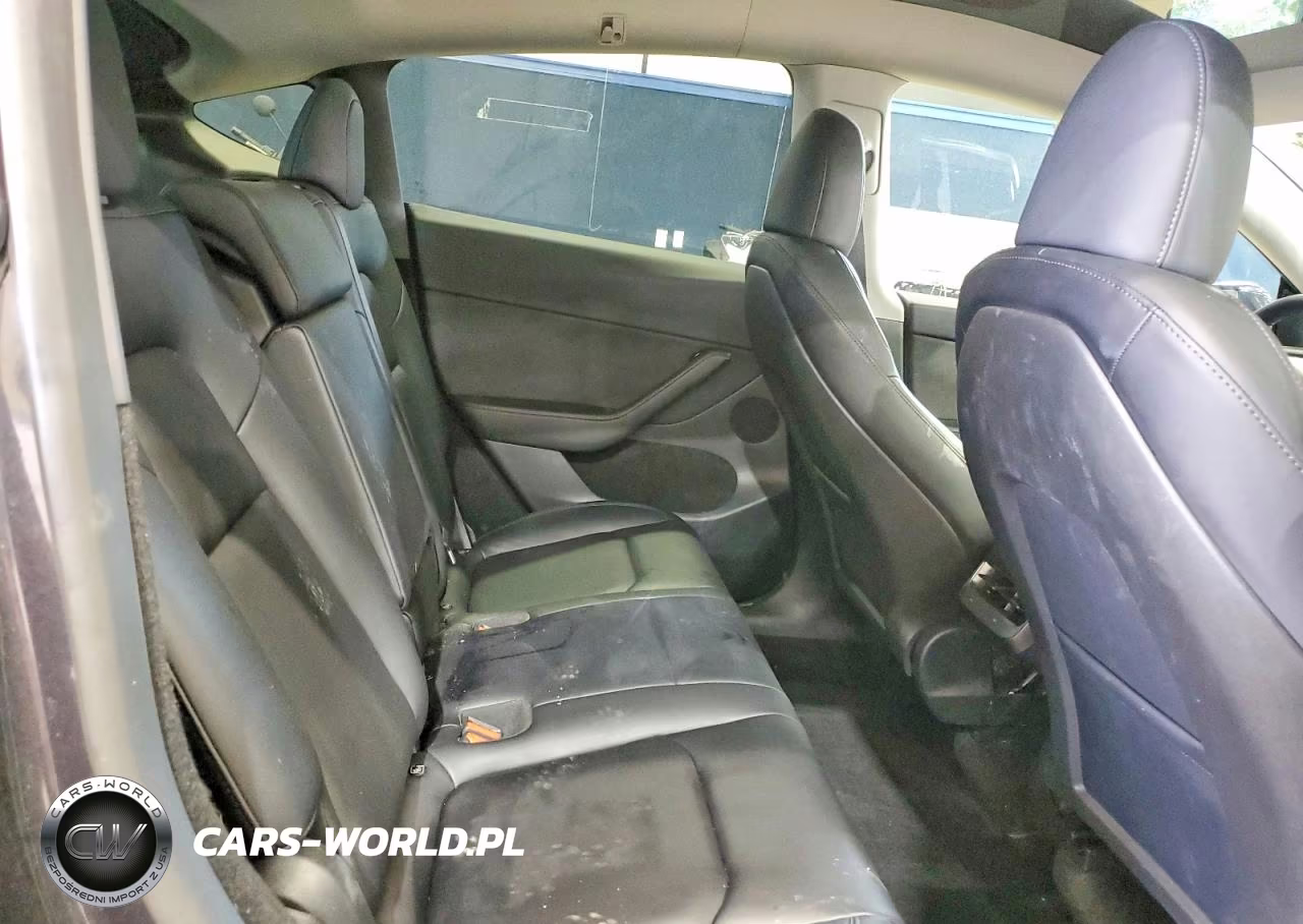 2024 Tesla Model Y VIN:7SAYGDED4RF164743 - 10