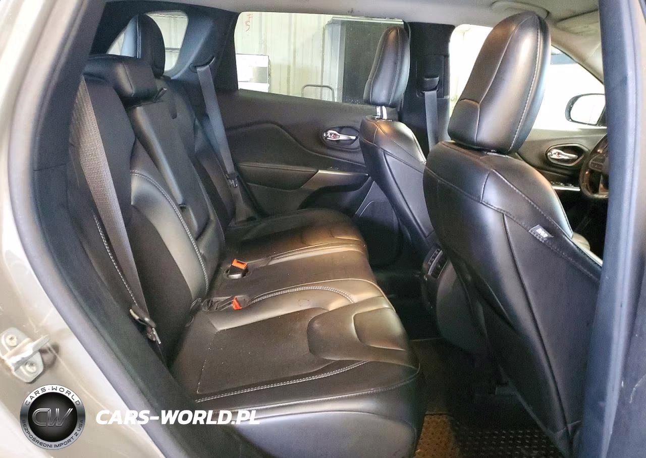 2020 Jeep Cherokee Latitude Plus VIN:1C4PJMLB6LD524590 - 11