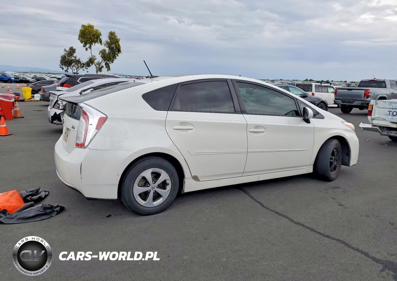 2014 Toyota Prius Four VIN:JTDKN3DU1E1834398 - 3