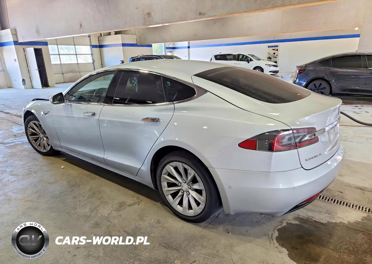 2016 Tesla Model S VIN:5YJSA1E13GF158504 - 2