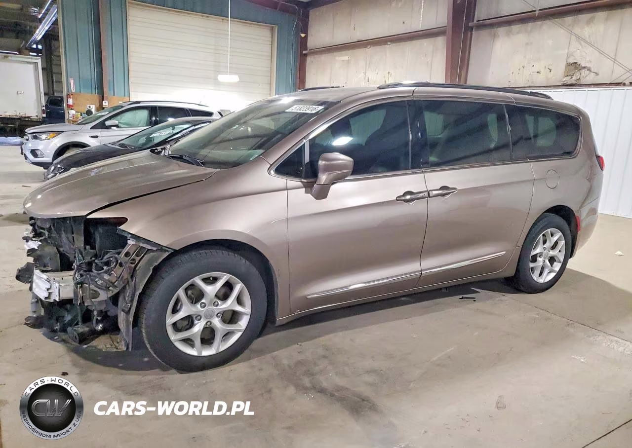 2017 Chrysler Pacifica Touring L Plus